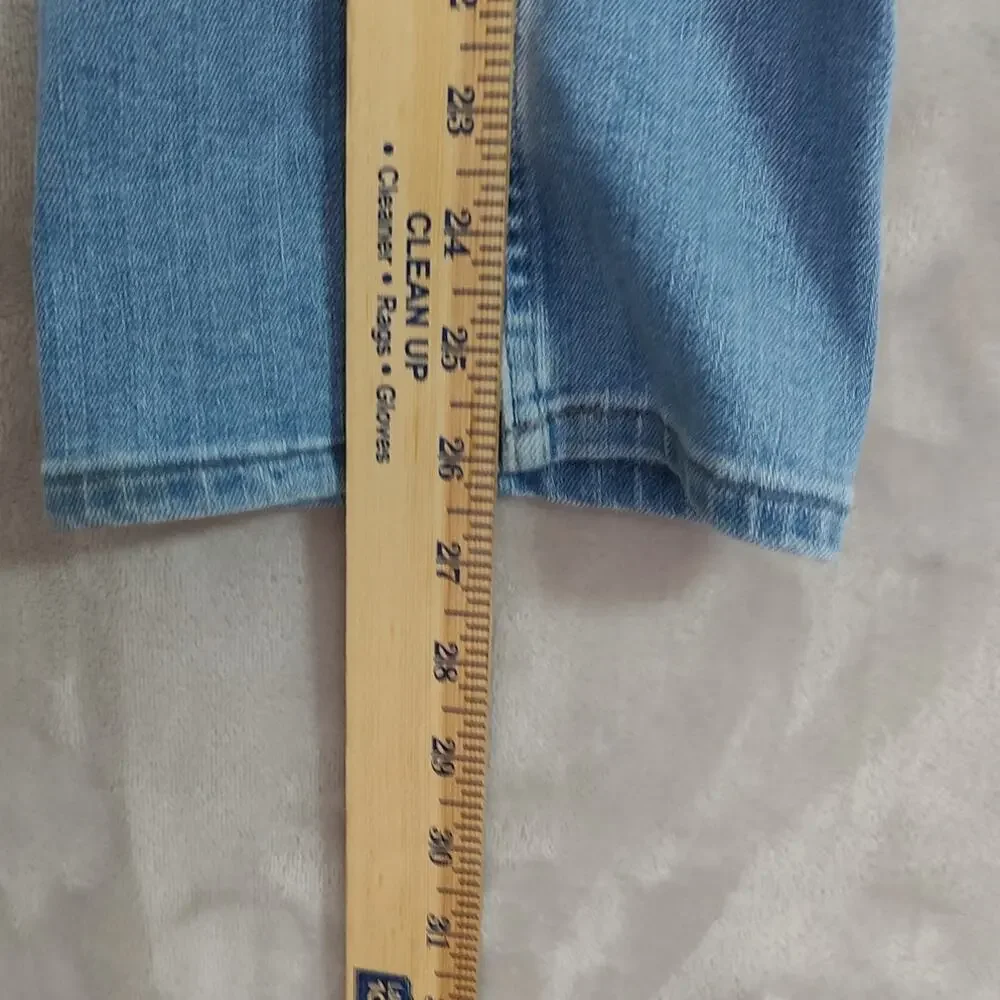 Lee Women's Mid-Rise Straight Leg Jeans Light Wash Size 18S Very Good Comdition